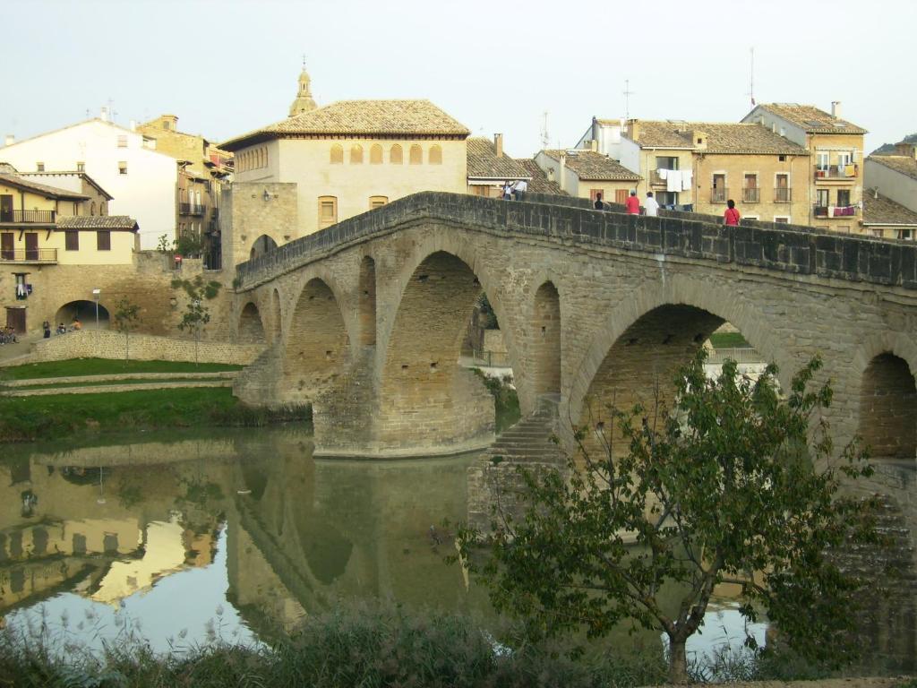 Hotel El Cerco Puente la Reina Exteriör bild